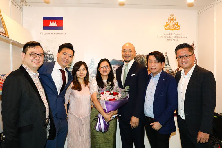 ​ថ្នាក់​ដឹកនាំ​ក្រុមហ៊ុន​ ខេ​ម​បូ​ឌា​ន​ ដេ​រី​វ៉េ​ទីវ​ អ៊ិ​ច​ឆេង​ ​ជួប​សន្ទនា​ជាមួយ​អគ្គ​កុងស៊ុល​កម្ពុ​ជាប្រចាំ​ទីក្រុង​ហុងកុង​