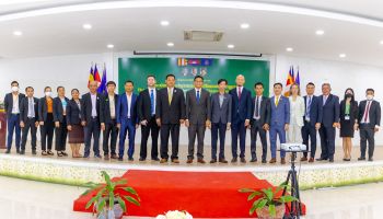 ក្រុមហ៊ុន ខេមបូឌាន ដេរីវ៉េទីវ អ៊ិចឆេង សហការរៀបចំសិក្ខាសាលាស្តីពី «សារៈសំខាន់នៃការស្វែងយល់អំពីការវិនិយោគផ្នែកហិរញ្ញវត្ថុ» នៅសាកលវិទ្យាល័យ អាស៊ី អឺរ៉ុប